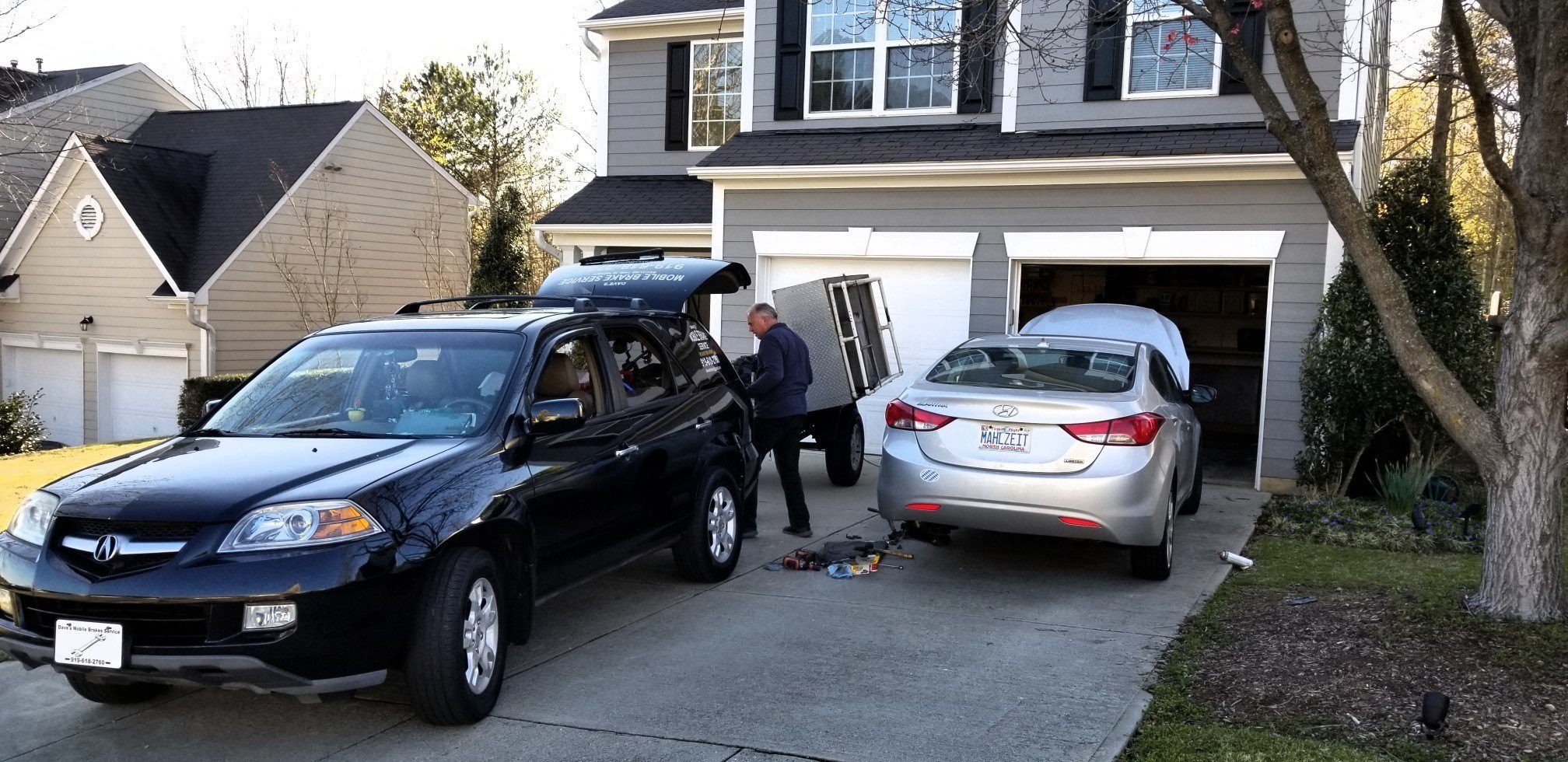 Mobile mechanic fixes brakes at your home.